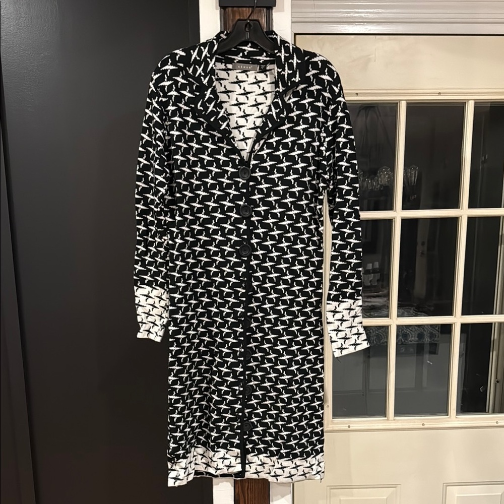 Stylish Black and White Patterned Women's Sweater